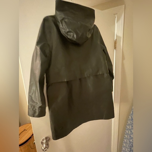 Lululemon Into the drizzle waterproof rain coat - Picture 7 of 8